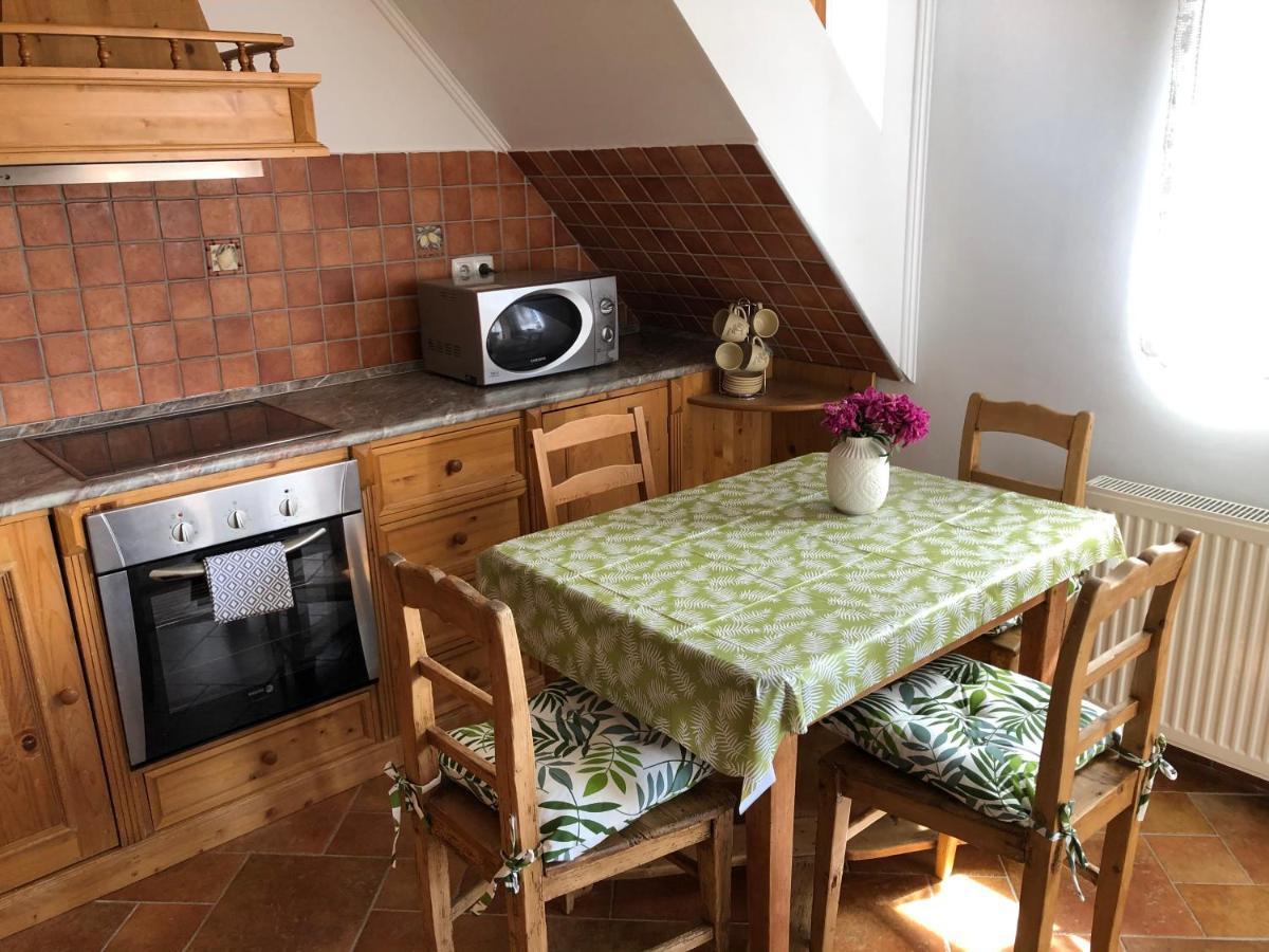 Capri Apartman エゲル エクステリア 写真